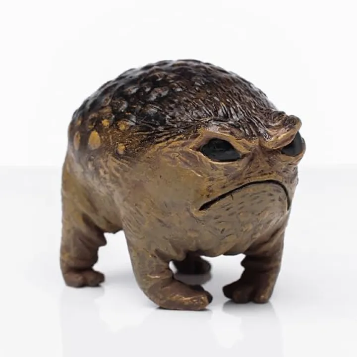 MOLMH Weird Queer Grumpy Frog Toad Statue Ugly Angry Outdoor Garden Yard Decor Statue Fun Novelty Home Office Decor Sculpture Unique Gift