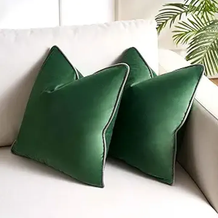 Emerald Green Pillow Cover Soft Velvet Throw Pillow Covers 18x18 Dark Green Couch Pillowcases Decorative Cushion Cases for Modern Home Decor Accent Living Room Sofa Bed, Set of 2